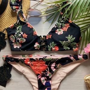 RARE Maaji x Rapsodia •• Floral Beaded Hooked Bralette | Thin Side Bottoms 👙🌼